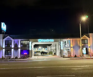 Photo 2 - Royale Inn Motel