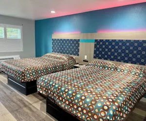 Photo 2 - Royale Inn Motel