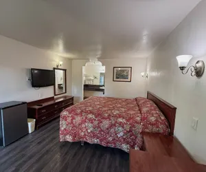 Photo 5 - Royale Inn Motel