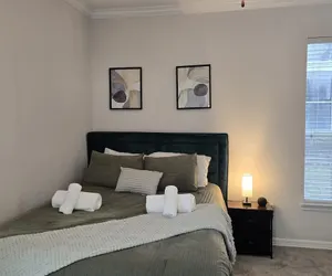 Photo 3 - Family-friendly 2BR in Houston