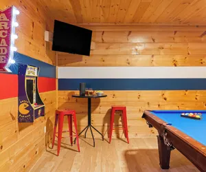 Photo 2 - Yesteryear by Avantstay Hot Tub, 360 Deck Views and Game Room Easy Access