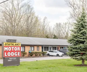 Photo 5 - Cozy Stay in Brownstown w/ Wi-fi & Streaming TV