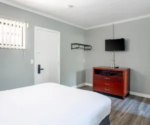 Photo 2 - Cozy Stay in Brownstown w/ Wi-fi & Streaming TV