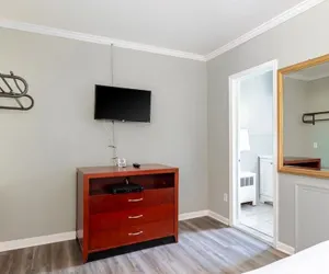 Photo 2 - Stylish Downtown Detroit Apartment for 2 With Wifi
