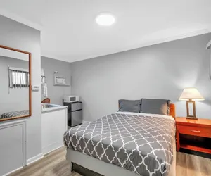 Photo 2 - Comfortable Stay in Brownstown w/ Great Amenities