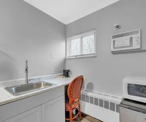 Photo 5 - Comfortable Stay in Brownstown w/ Great Amenities