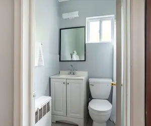 Photo 2 - Comfortable Brownstown Stay Queen Bed & Private Bath