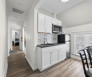 Photo 5 - Detroit Escape: 2BR Apartment for 7 w/ Wifi