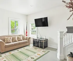 Photo 3 - Spacious 4BR Getaway: Perfect for Family & Friends
