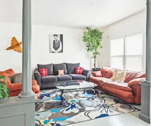 Photo 2 - Spacious 4BR Getaway: Perfect for Family & Friends