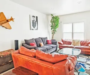 Photo 4 - Spacious 4BR Getaway: Perfect for Family & Friends