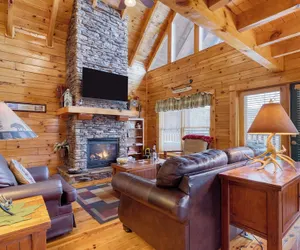 Photo 2 - Cozy Cabin Near Dollywood Attractions Hot Tub, Game Room, Views Anne's Place