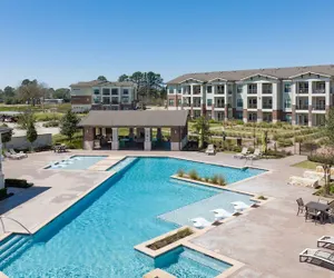 Photo 2 - Falcon Grand Harbor Apartments By Barsala
