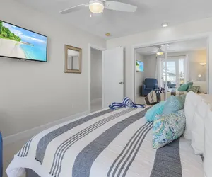 Photo 5 - 21591/3 Waterfront Duplex With Pool And Spa - Manor 4 Bedroom Home