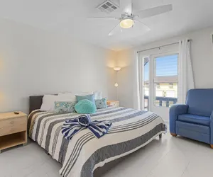 Photo 3 - 21591/3 Waterfront Duplex With Pool And Spa - Manor 4 Bedroom Home