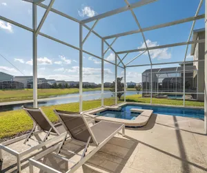 Photo 3 - Chic 5bed Home Close to Disney Parks