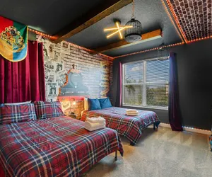 Photo 4 - Chic 5bed Home Close to Disney Parks