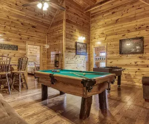 Photo 4 - Grand View Lodge Panoramic Views Hot Tubs Game Room Theater Sleeps 56 Guests