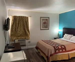 Photo 4 - Holiday Motel