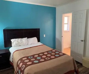 Photo 5 - Holiday Motel