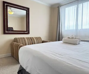 Photo 5 - Downtown 3BD City View with Washer Dryer