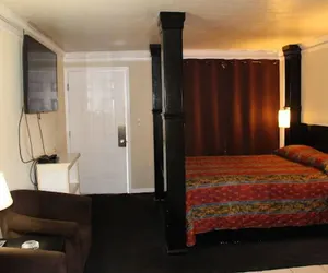 Photo 2 - BlissPoint Inn FKA Motel 6t7