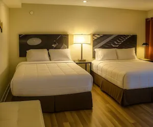 Photo 4 - River Forest Inn