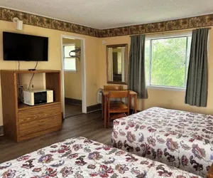 Photo 4 - River Forest Inn