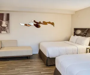 Photo 2 - River Forest Inn