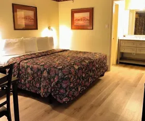Photo 5 - River Forest Inn