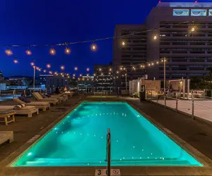 Photo 2 - Stylish Deluxe 1BR At HWH by Oneluxstay