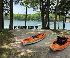 Photo 3 - Lakeside Getaway Includes Hot Tub pet Friendly