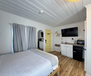 Photo 3 - Boardwalk Inn