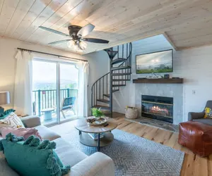 Photo 2 - Mountain Views Full Kitchen Indoor Pool Access