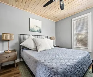 Photo 4 - Loft Sleeps 8 Views Indoor Pool Access