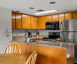 Photo 5 - Sleeps 6 Indoor Pool Playground Hot Tub