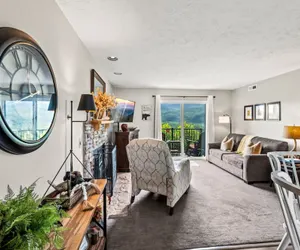 Photo 2 - Indoor Pool Hot Tub Sleeps 4 Mountain Views