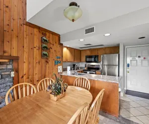 Photo 5 - Sleeps 8 Pool Playground Mountain Views Hot Tub