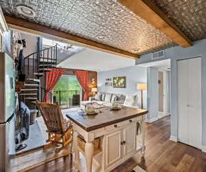 Photo 5 - Sleeps 6 Pool Playground Mountain Views Hot Tub