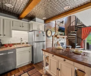 Photo 4 - Sleeps 6 Pool Playground Mountain Views Hot Tub