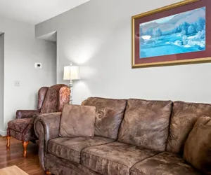 Photo 5 - Indoor Pool Hot Tub Sauna Sleeps 6 Full Kitchen