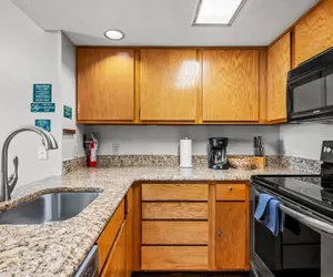 Photo 2 - Indoor Pool Hot Tub Sauna Sleeps 6 Full Kitchen