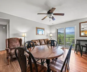 Photo 4 - Indoor Pool Hot Tub Sauna Sleeps 6 Full Kitchen