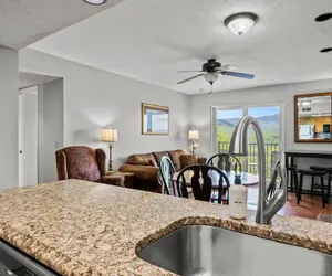 Photo 3 - Indoor Pool Hot Tub Sauna Sleeps 6 Full Kitchen