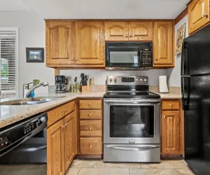 Photo 4 - Sauna Mountain Views Indoor Pool Sleeps 4