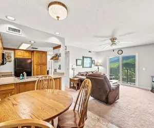 Photo 2 - Sauna Mountain Views Indoor Pool Sleeps 4