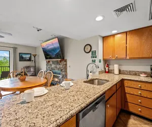 Photo 3 - Full Kitchen Hot Tub Indoor Pool Sleeps 6