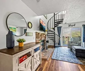 Photo 3 - Indoor Pool Hot Tub Sleeps 6 Mountain Views