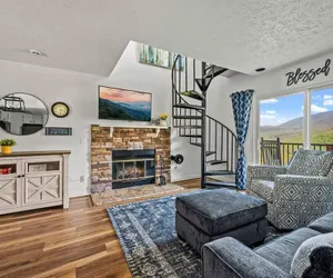 Photo 5 - Indoor Pool Hot Tub Sleeps 6 Mountain Views