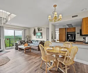 Photo 2 - Mountain Views Sleeps 6 Heated Pool Hot Tub